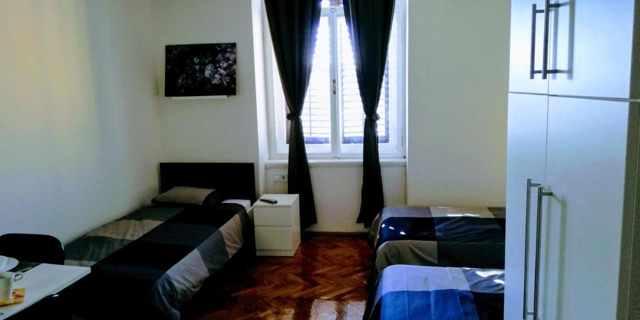 Pula Center Green Park Apartments And Rooms Exterior photo