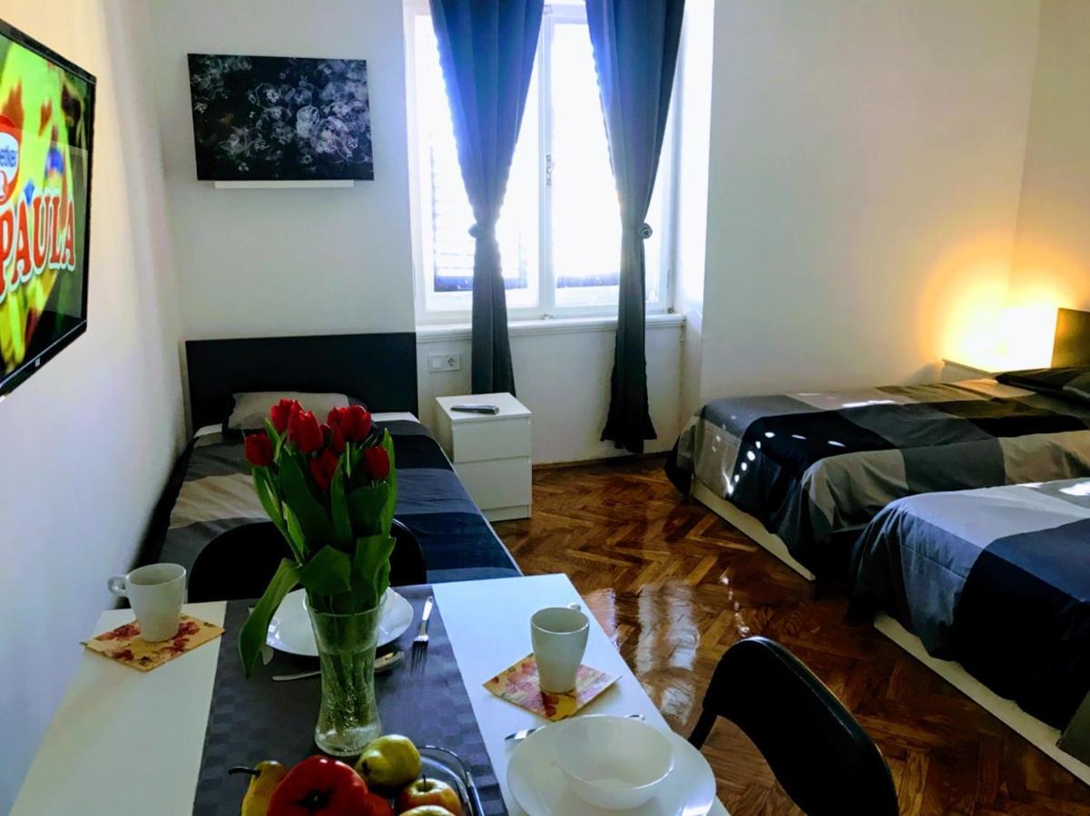 Pula Center Green Park Apartments And Rooms Exterior photo