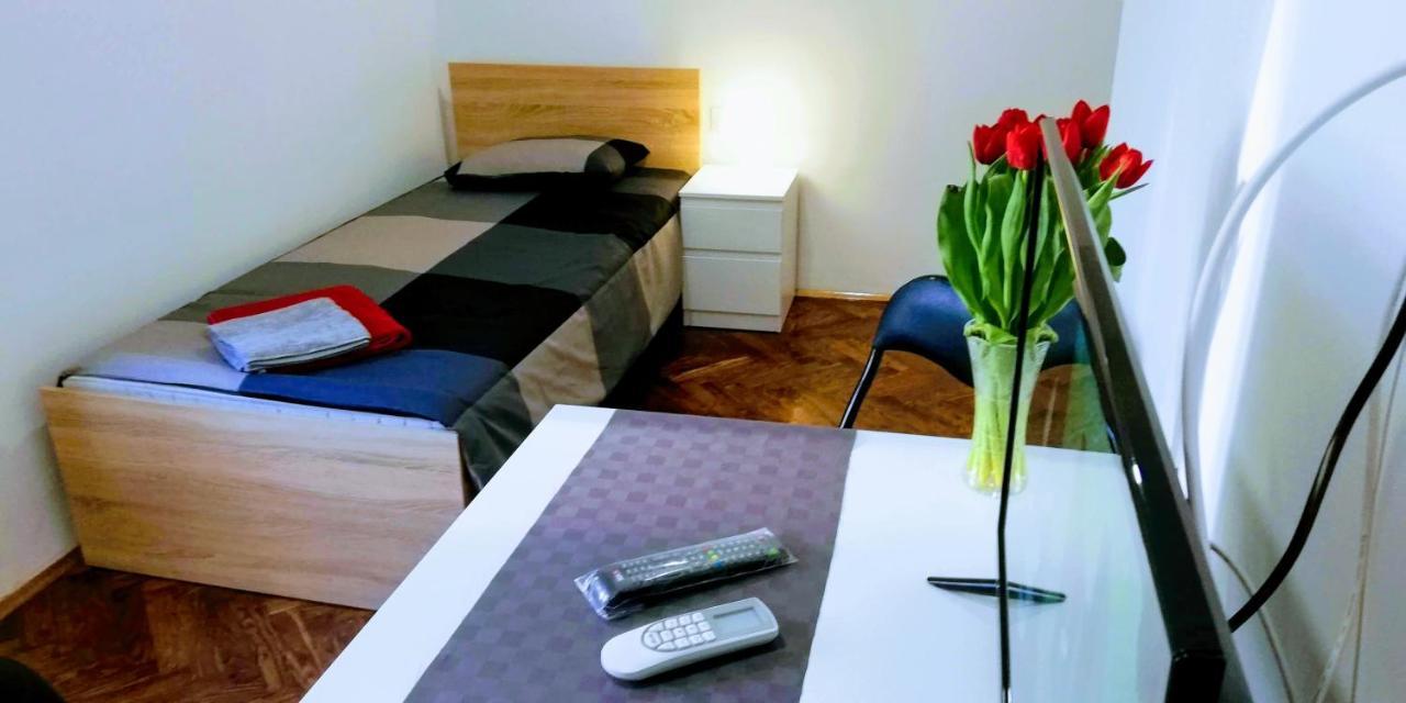 Pula Center Green Park Apartments And Rooms Exterior photo